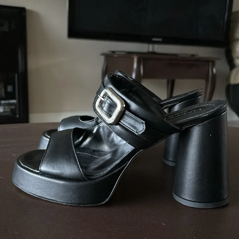 Napoleoni Made in Italy Black Circular Heel - Picture 1 of 9